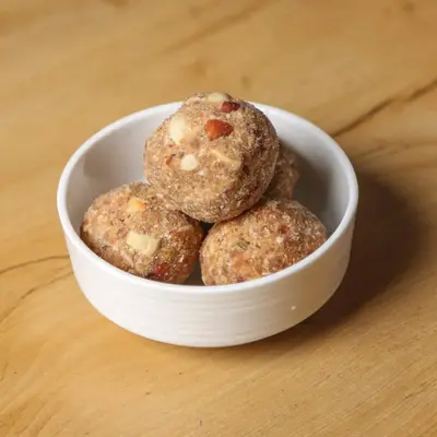 Qubani ka Meetha-style apricot dessert with cream and almonds